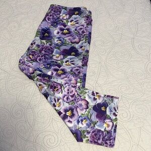 Satin Feel Women’s Capris w/Purple Pansies